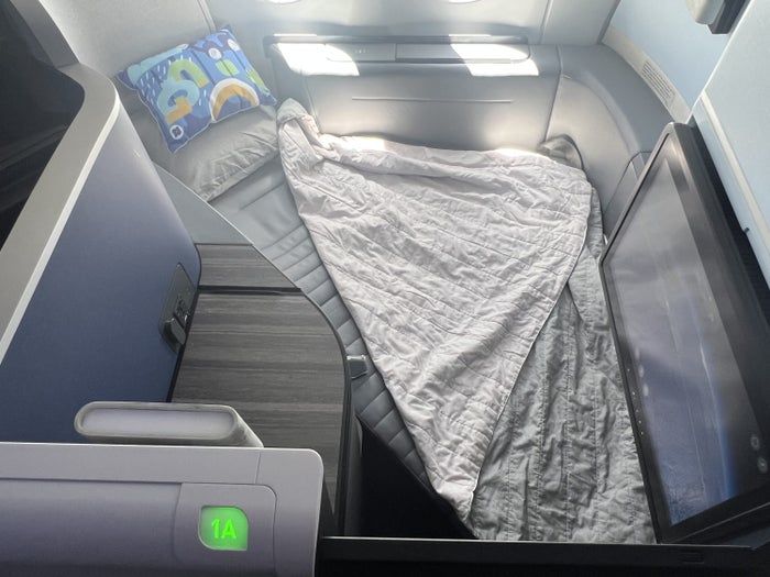 JetBlue Mint Studio Airbus A321LR 1A bed JetBlue Mint Studio Airbus A321LR 1A bed