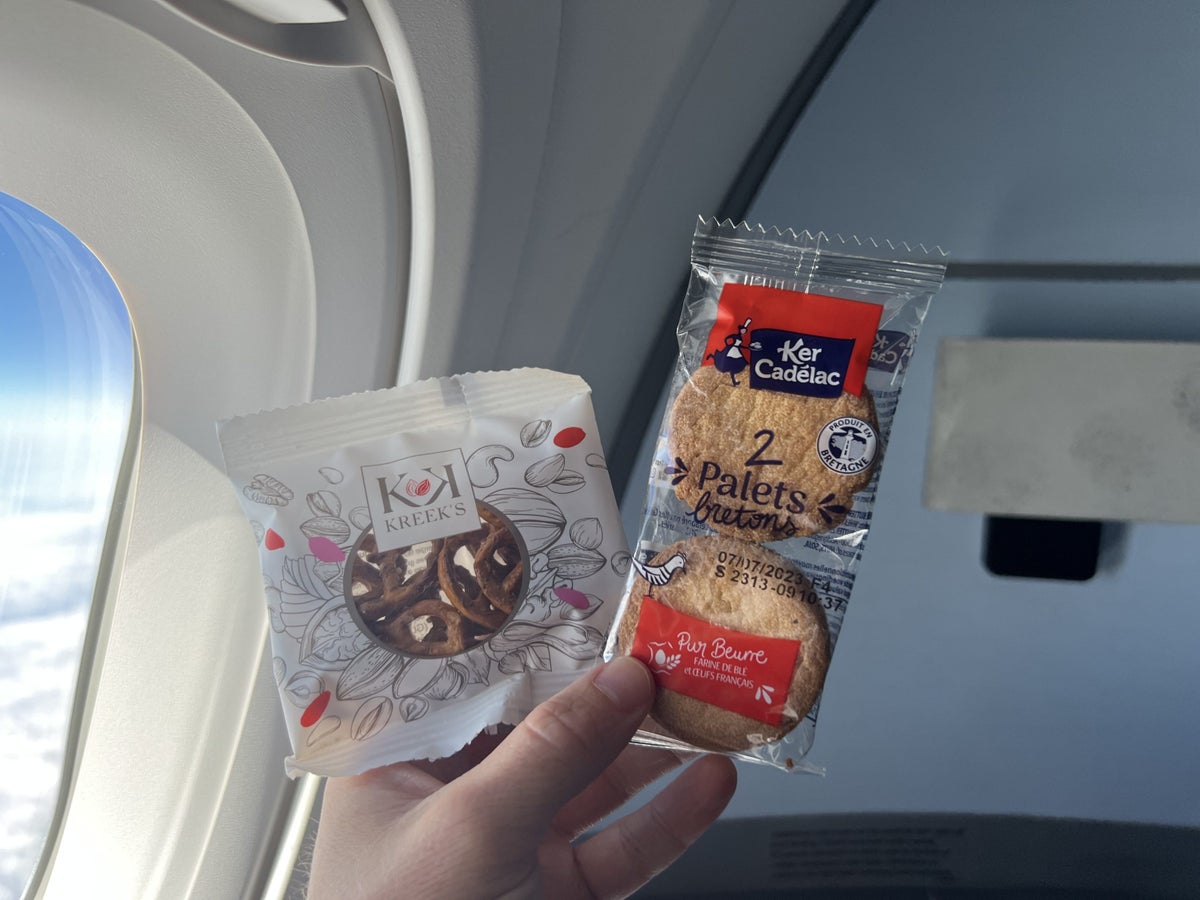 JetBlue Mint Studio Airbus A321LR F and B snacks