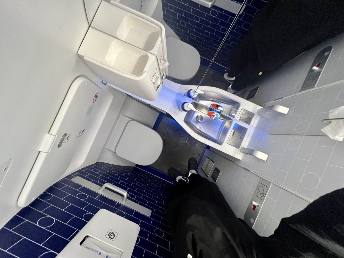 JetBlue Mint Studio Airbus A321LR bathroom