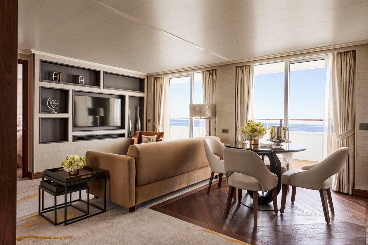 Jr. Crystal Penthouse Suite