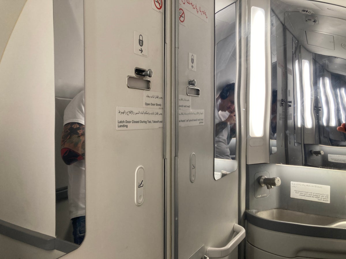Royal Air Maroc Boeing 737 MAX 8 business class LHR CMN bathroom mirrors door
