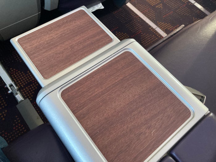 Royal Air Maroc Boeing 737 MAX 8 business class LHR CMN middle arm rest drink holder extended Royal Air Maroc Boeing 737 MAX 8 business class LHR CMN middle arm rest drink holder extended