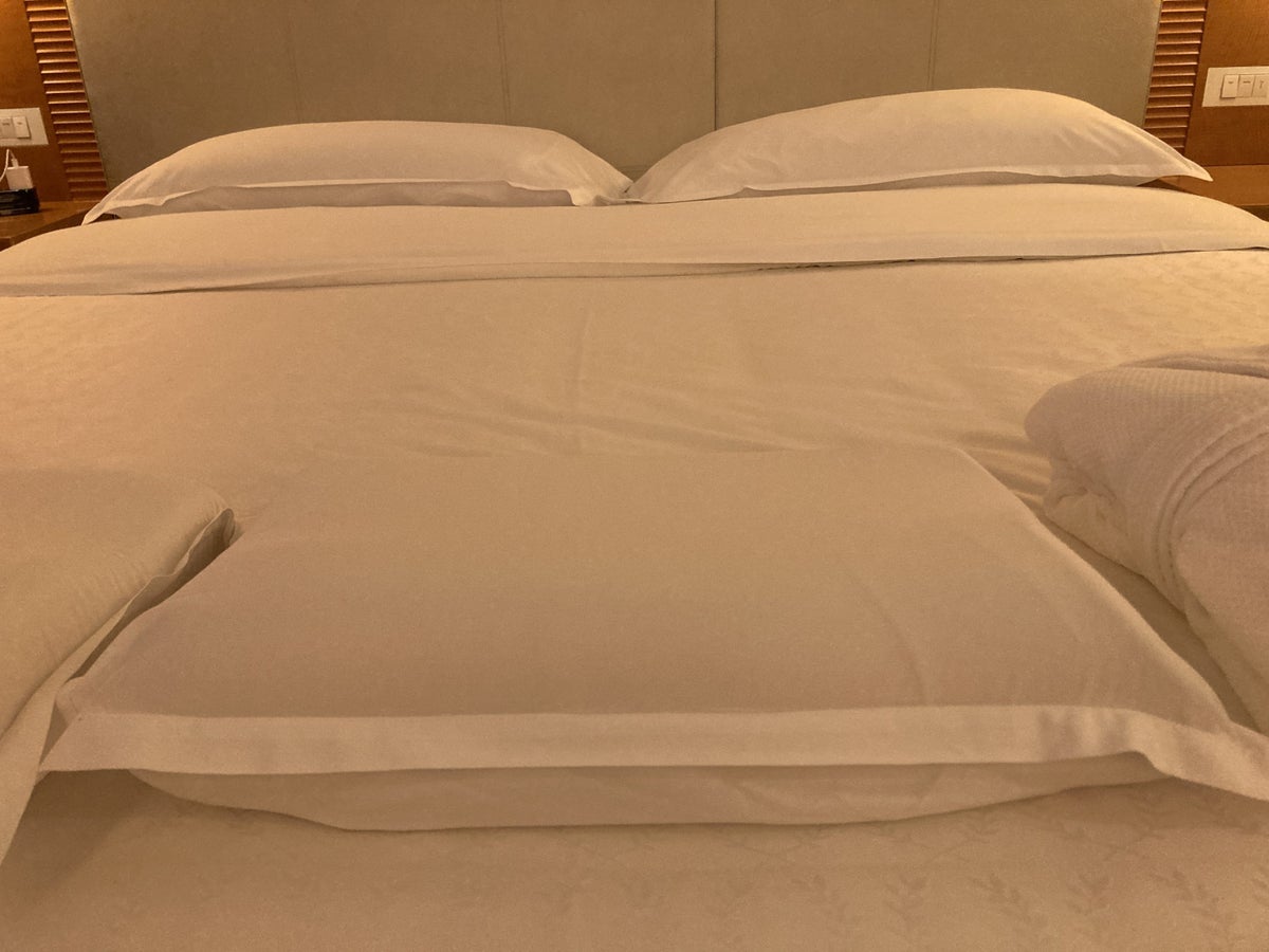 Sheraton Grand Hiroshima Bedroom Pillow Types