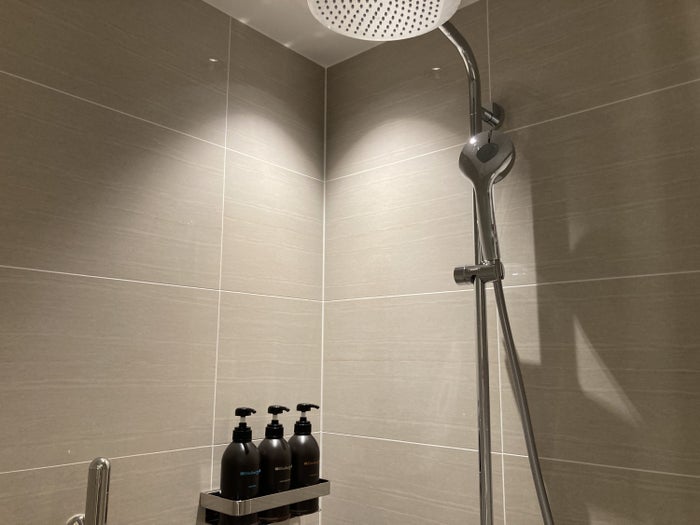Hyatt Place Kyoto bathroom 1 king shower 1