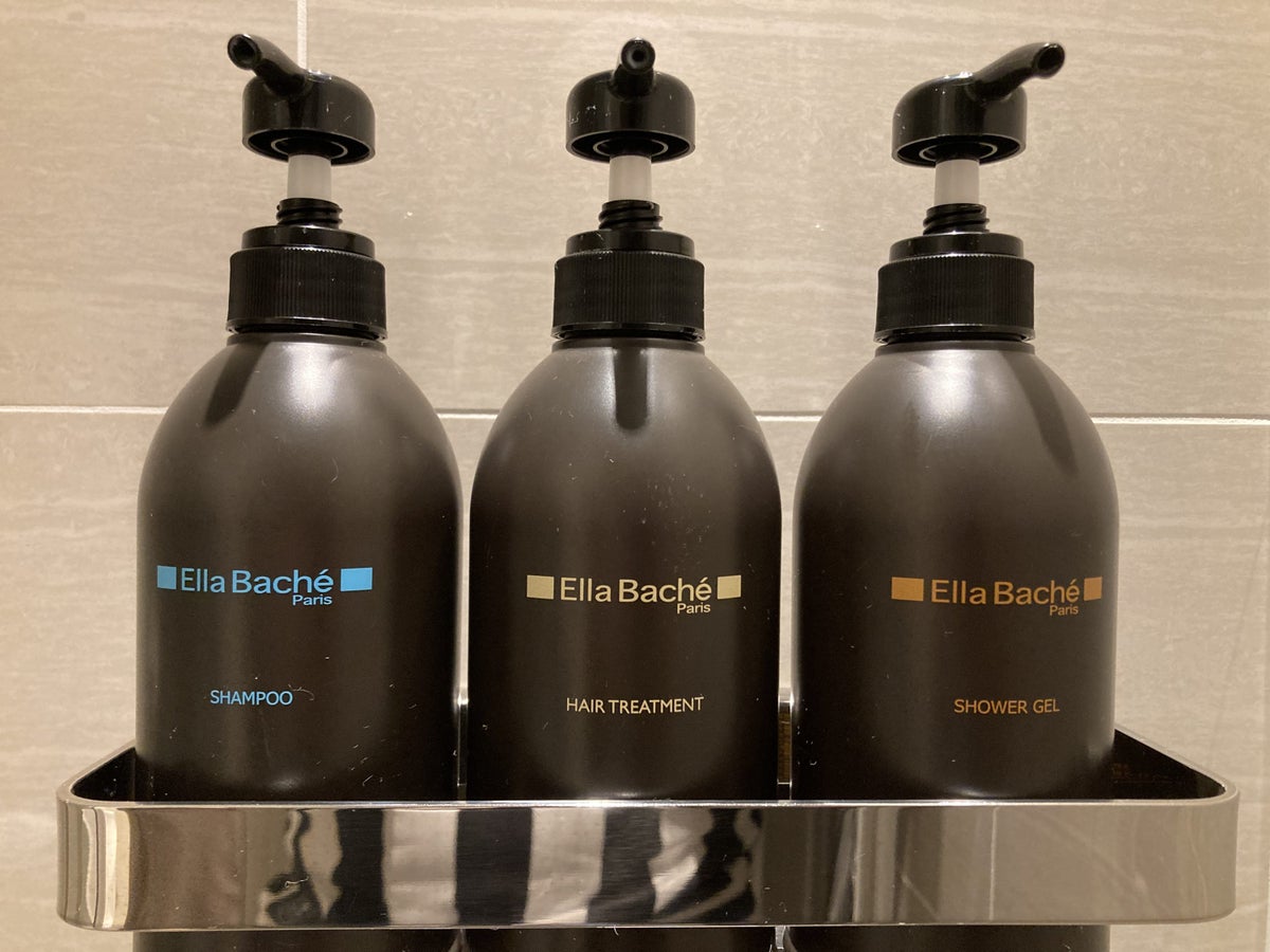 Hyatt Place Kyoto bathroom 1 king shower pump bottles