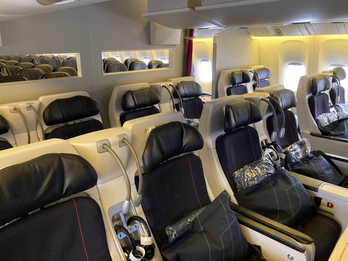 Air France Boeing 777 200 CDG JFK premium economy cabin