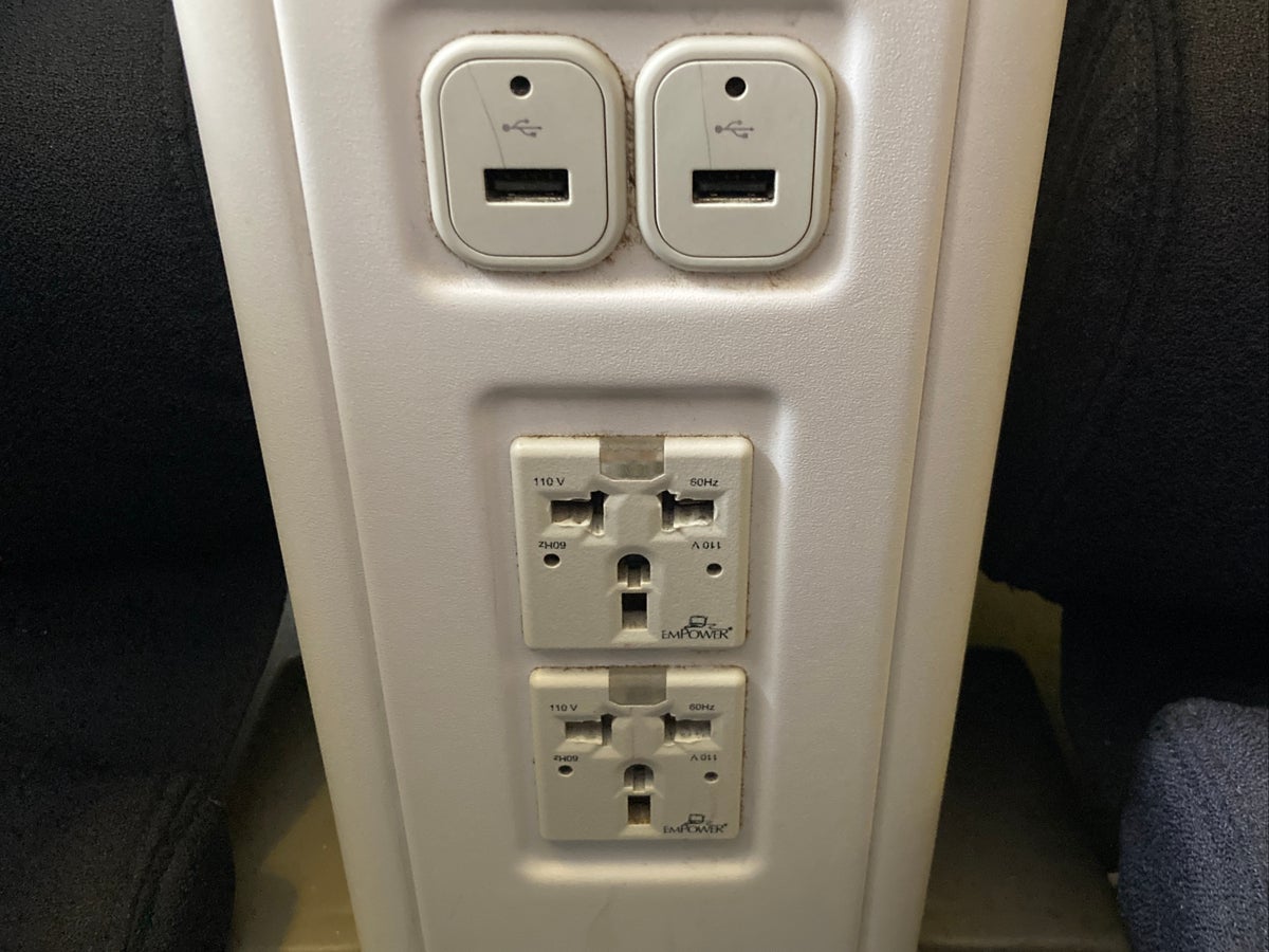Air France Boeing 777 200 CDG JFK premium economy outlets and USB ports 