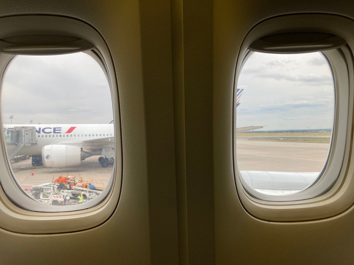 Air France Boeing 777 200 CDG JFK premium economy windows
