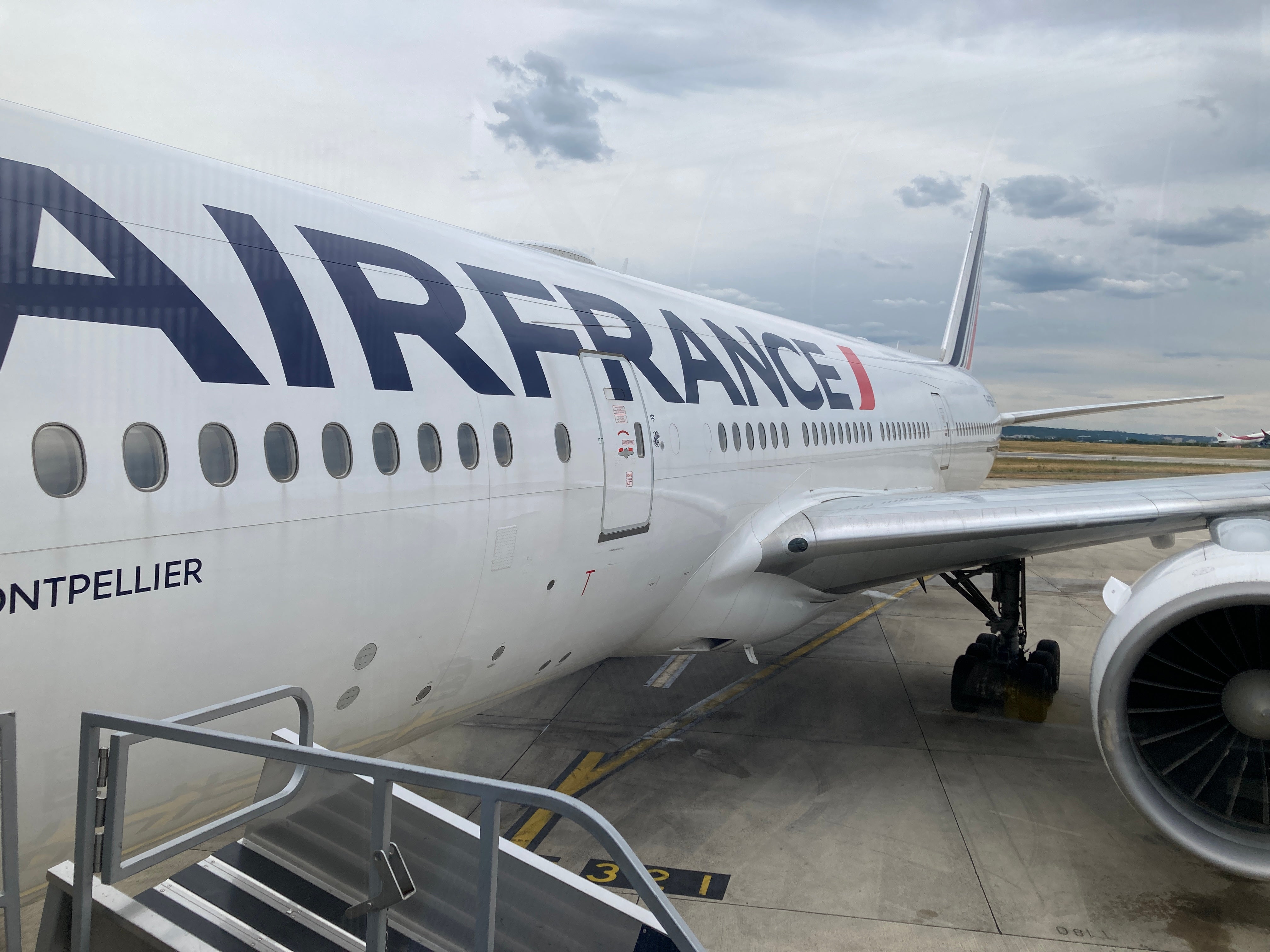 Air France Boeing 777-200 Premium Economy Review [CDG-JFK]