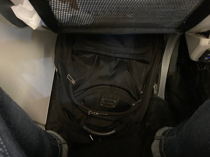 Avianca economy A320 LAX SAL foot spacing with backpack