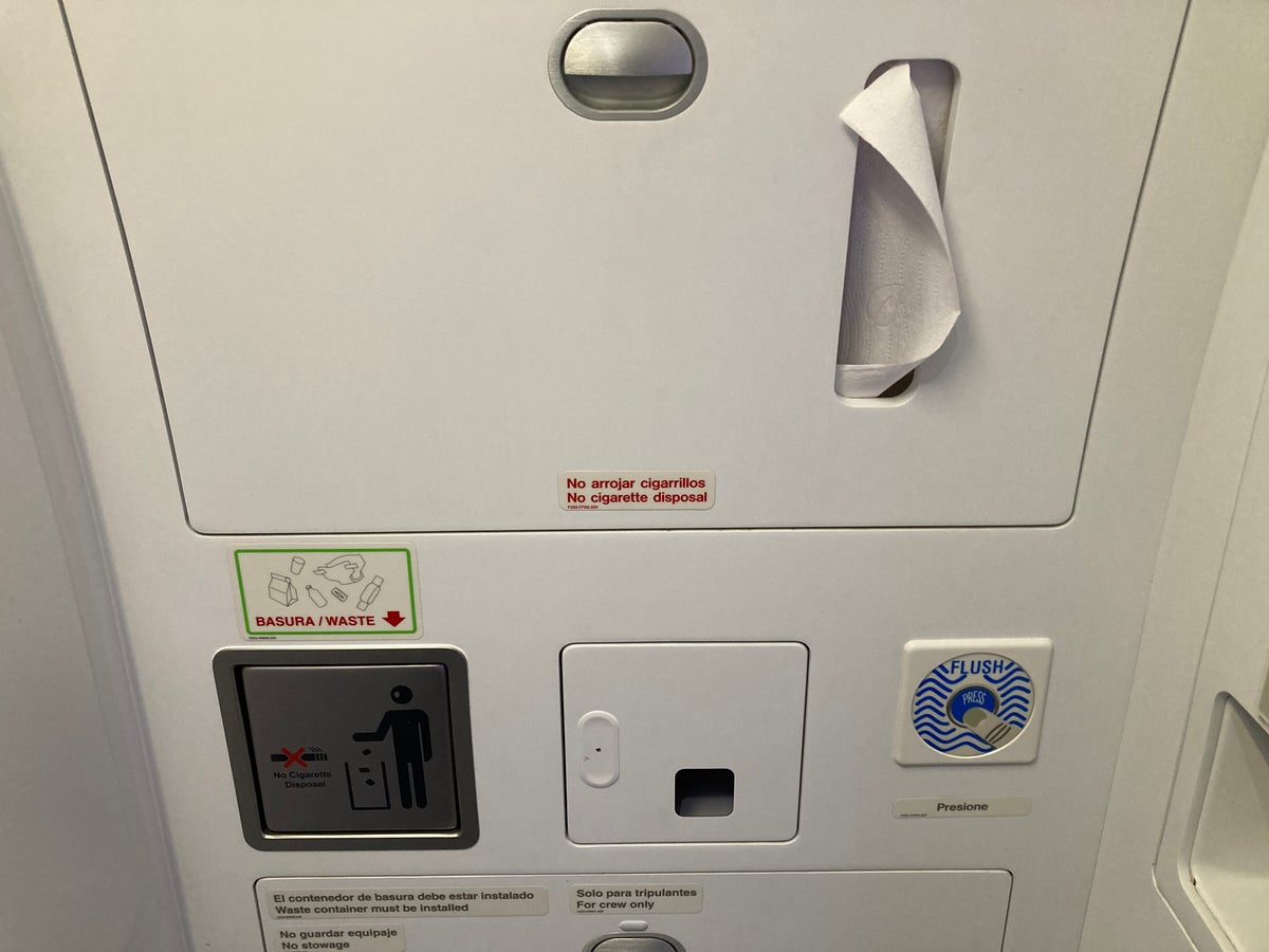 Avianca economy A320 LAX SAL lavatory back wall