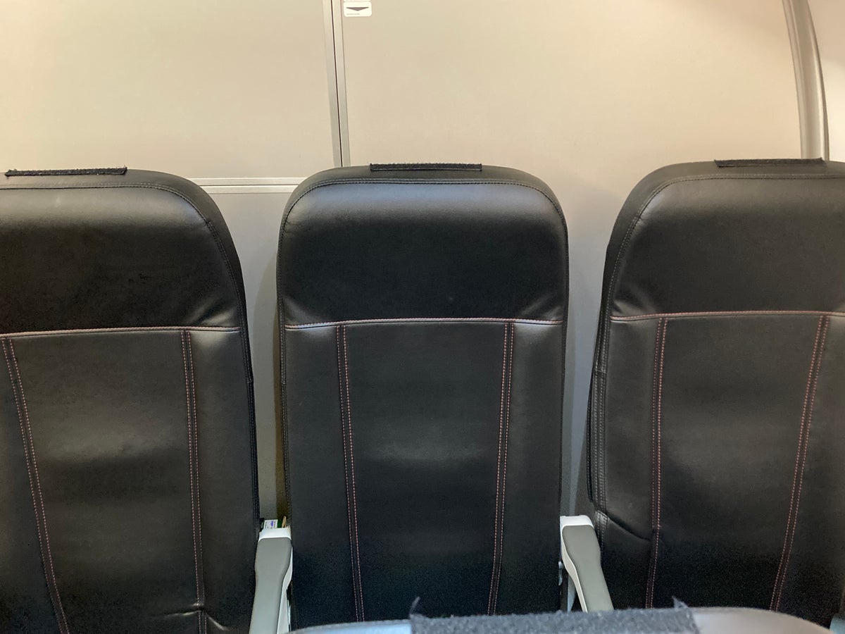 Avianca economy A320 LAX SAL seats