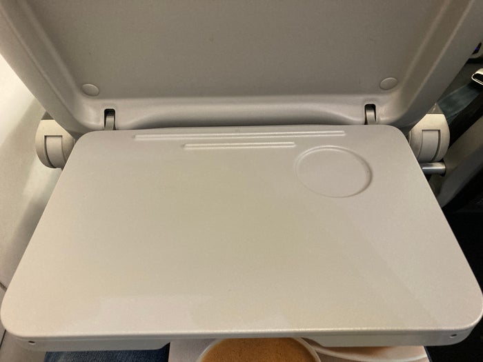 Avianca economy A320 LAX SAL tray table
