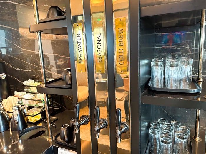 Chase Sapphire Lounge Boston taps