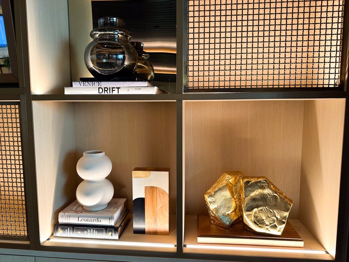 Chase Saphire Lounge Decor