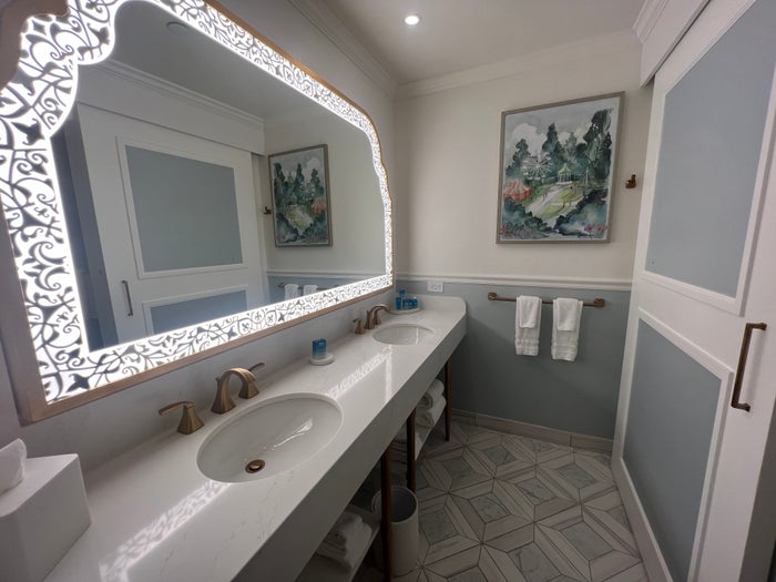 Grand Floridian Bathroom Sink Setup