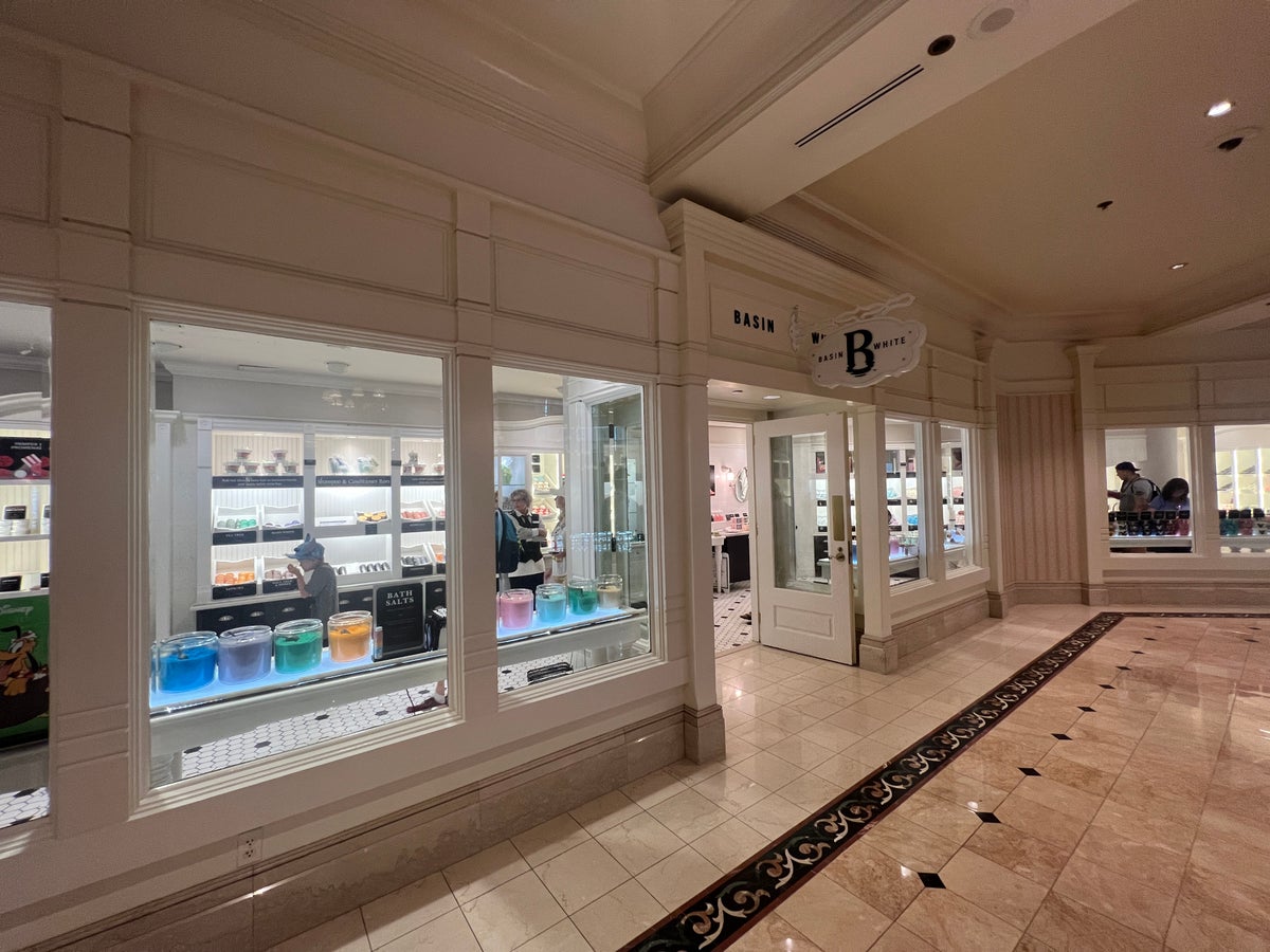 Grand Floridian White Basin Store 
