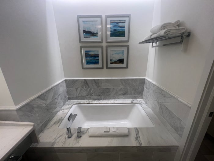 JW Marriott Turnberry Tub JW Marriott Turnberry Tub