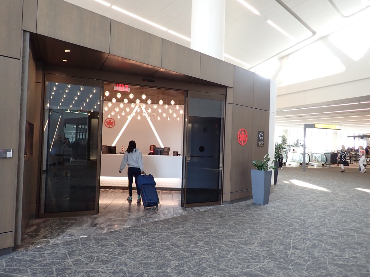 LGA Terminal B Maple Lounge entrance