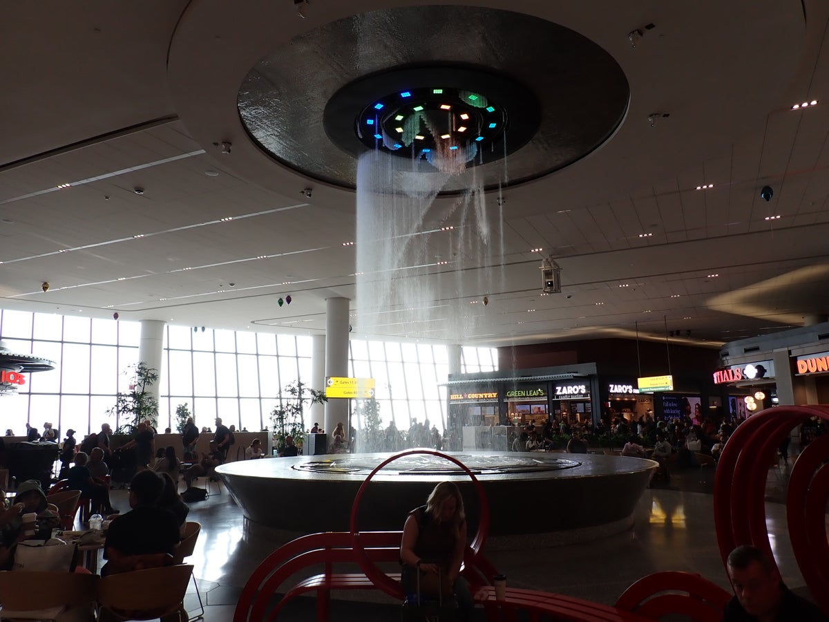 LGA Terminal B fountain