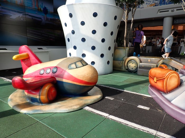 LGA Terminal B playground 