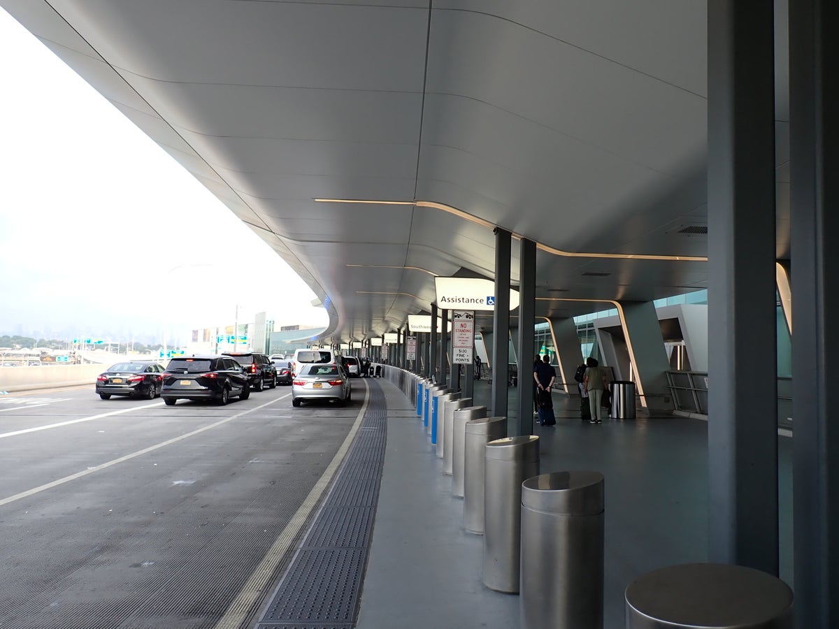 LGA departures entrance