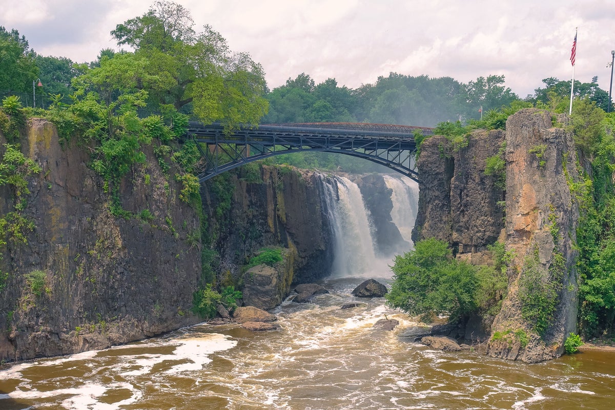 Paterson Great Falls National Historical Park Guide [Includes Nearby Attractions]
