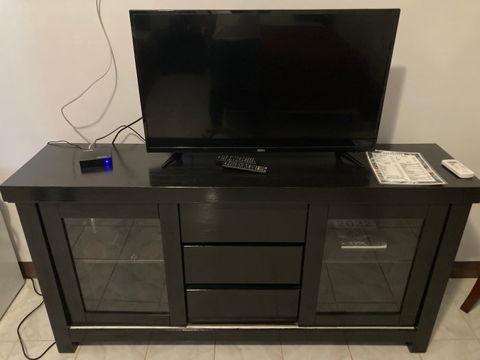 7 Stars Inn Pohnpei bedroom TV 7 Stars Inn Pohnpei bedroom TV
