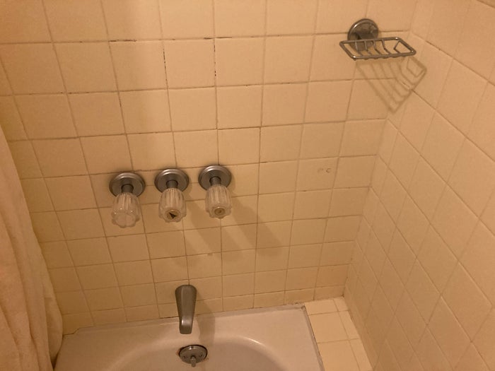 7 Stars Inn Pohnpei shower no toiletries 7 Stars Inn Pohnpei shower no toiletries