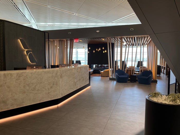 Lounge1 Admirals Club EWR entrance