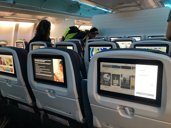 Air Canada Bans Larger Carry-On Bags for Basic Economy, Adds Seat Selection Fee