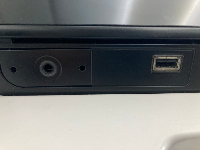 Air Canada B787-9 FRA to YUL economy entertainment USB and headphone jack