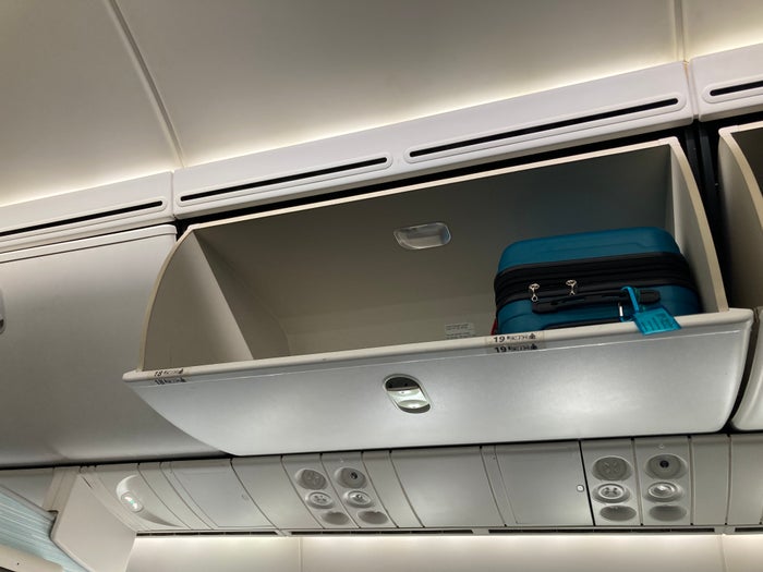 Air Canada B787-9 FRA to YUL economy overhead bins