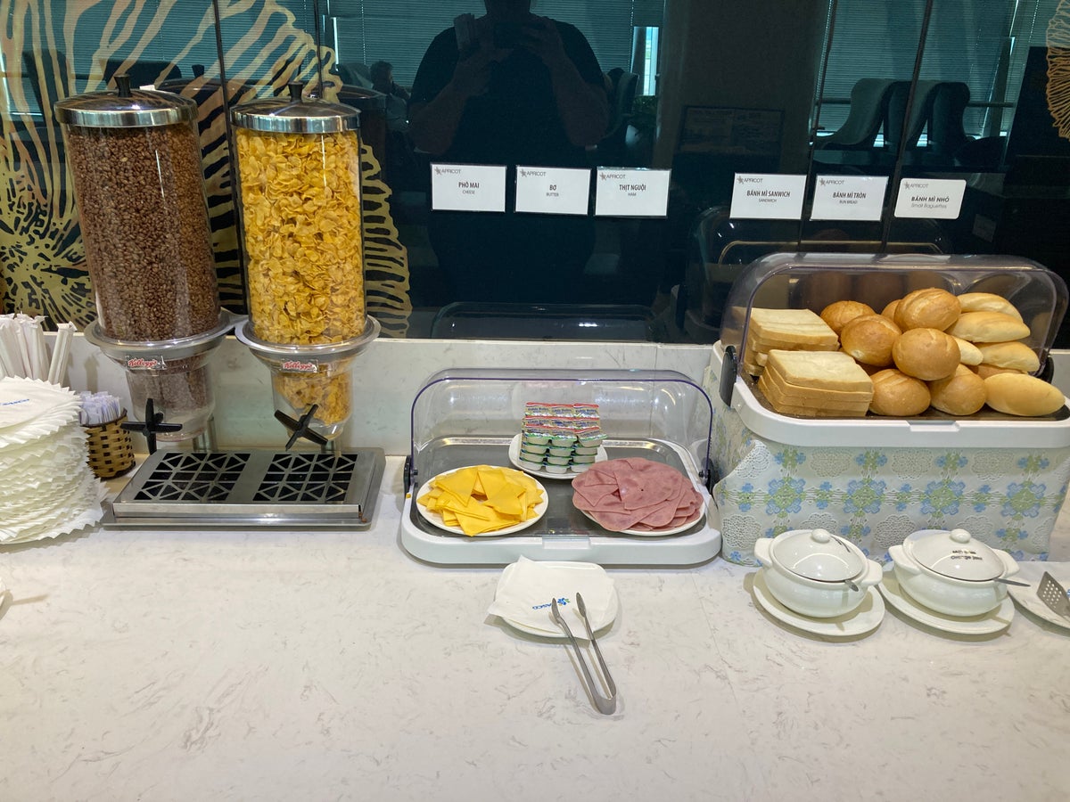 Apricot Business Lounge SGN cereal bread cheese meat