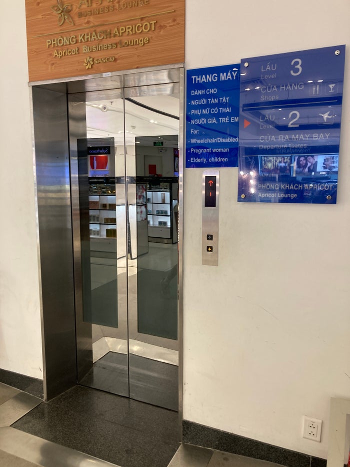 Apricot Business Lounge SGN elevator entrance Apricot Business Lounge SGN elevator entrance