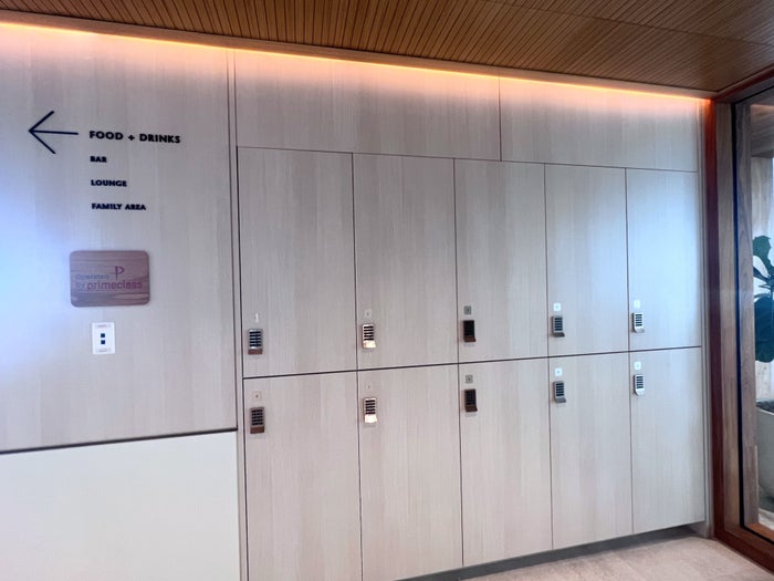 Capital One Lounge Dulles lockers Capital One Lounge Dulles lockers