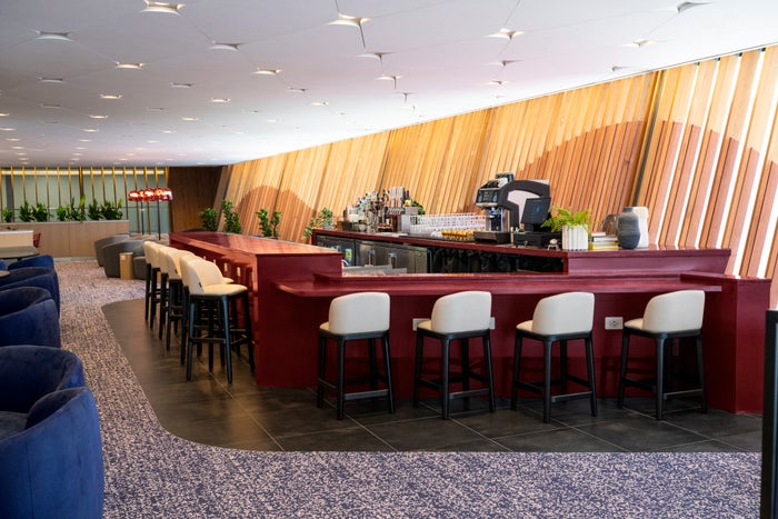 Capital One Lounge IAD Full Service Bar