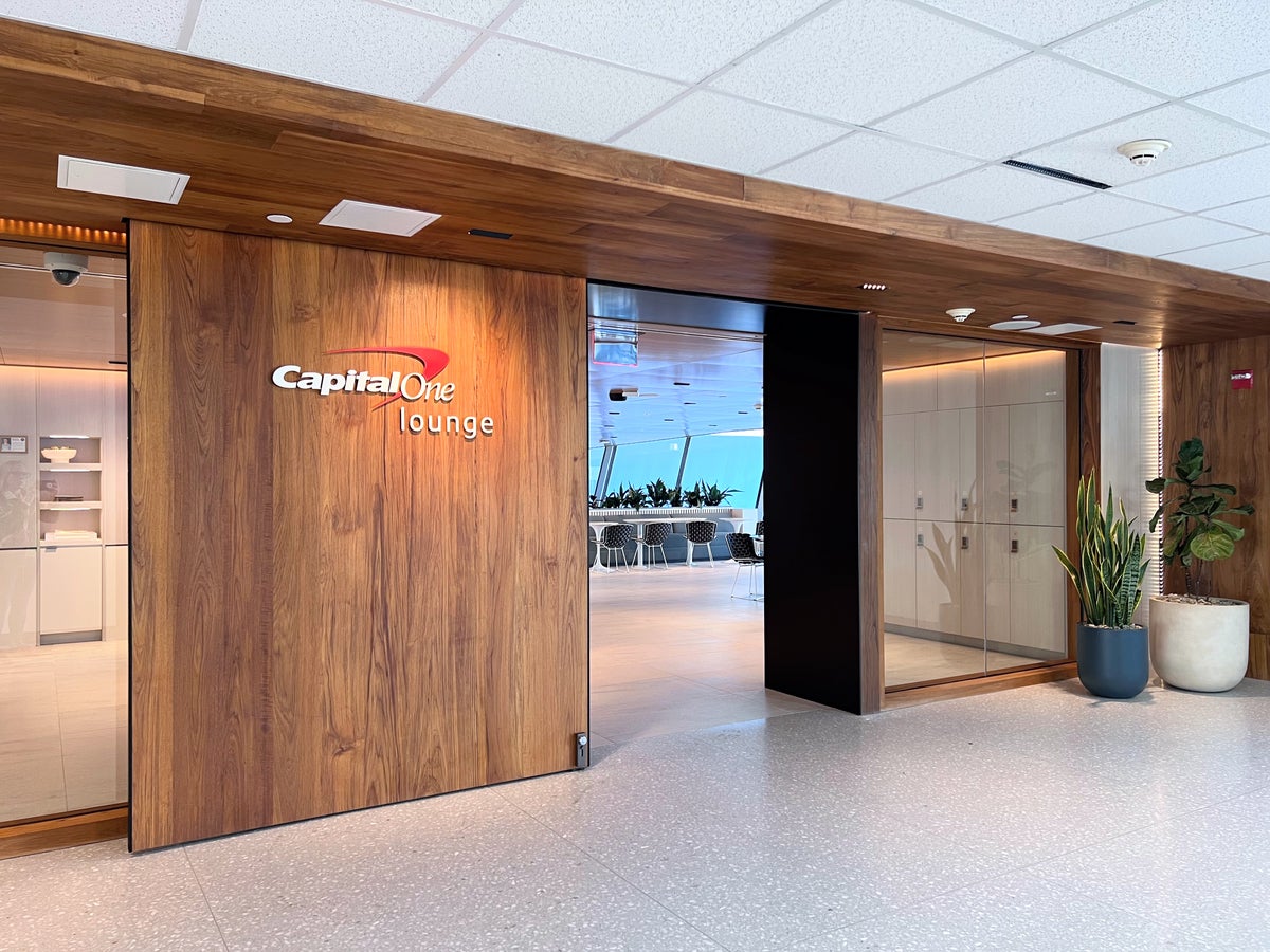 Capital One Lounge IAD entrance