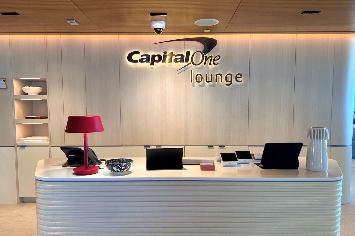 Capital One Lounge at Washington Dulles International Airport [Review]