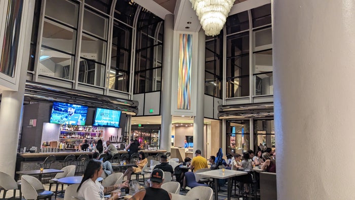 Hilton Los Angeles Universal City food and beverage lobby bar Hilton Los Angeles Universal City food and beverage lobby bar