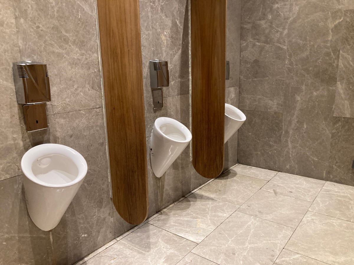IGA Lounge IST bathroom