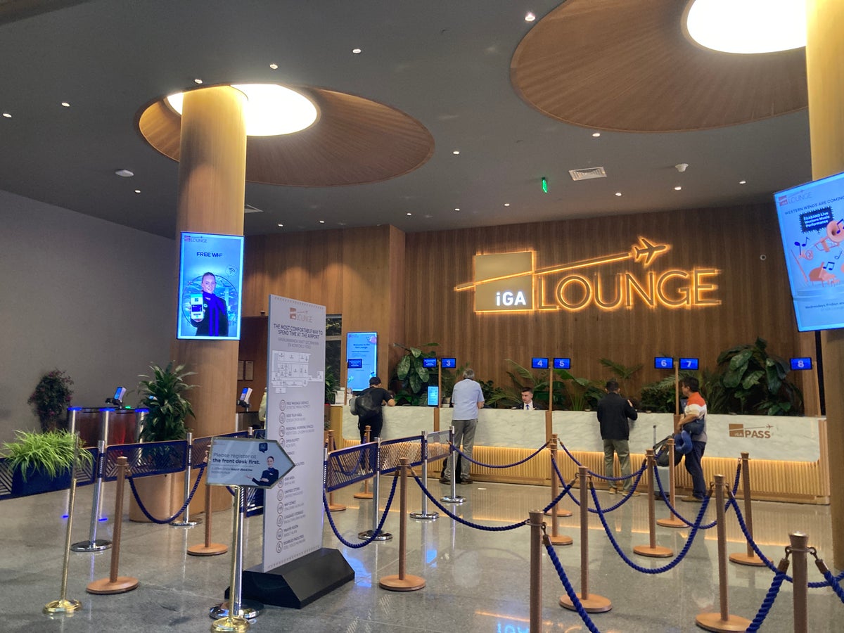 IGA Lounge IST entrance