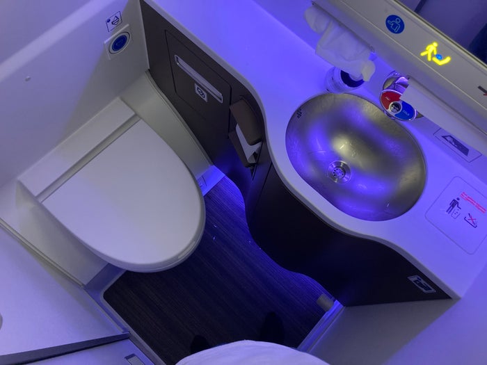 ITA premium economy lavatory GRU FCO ITA premium economy lavatory GRU FCO