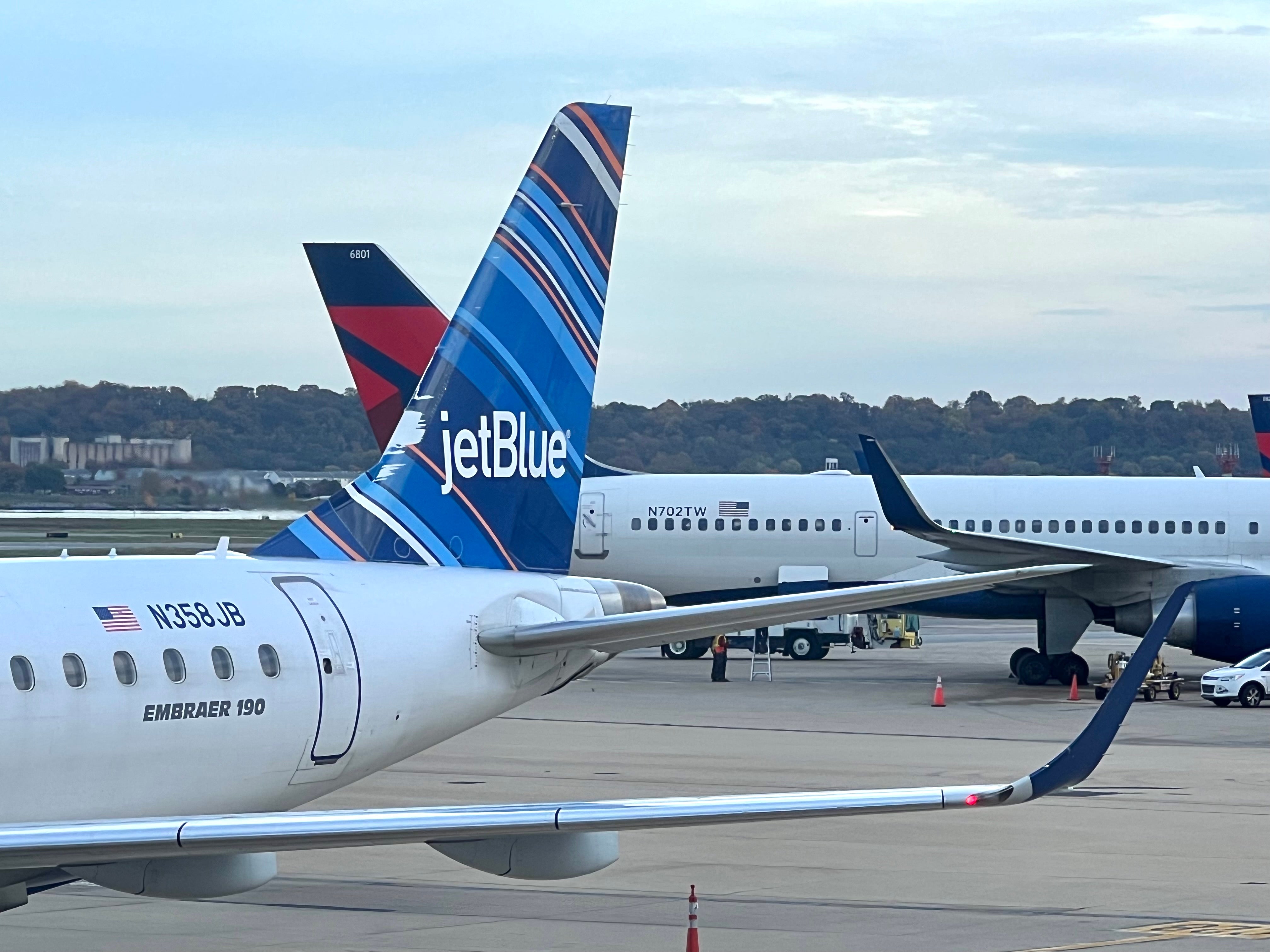 Dejetblue 210 Flight Status - 8o34s98