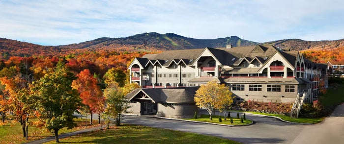 Kilington Mountain Inn exterior image with fall foliage in the background Kilington Mountain Inn exterior image with fall foliage in the background