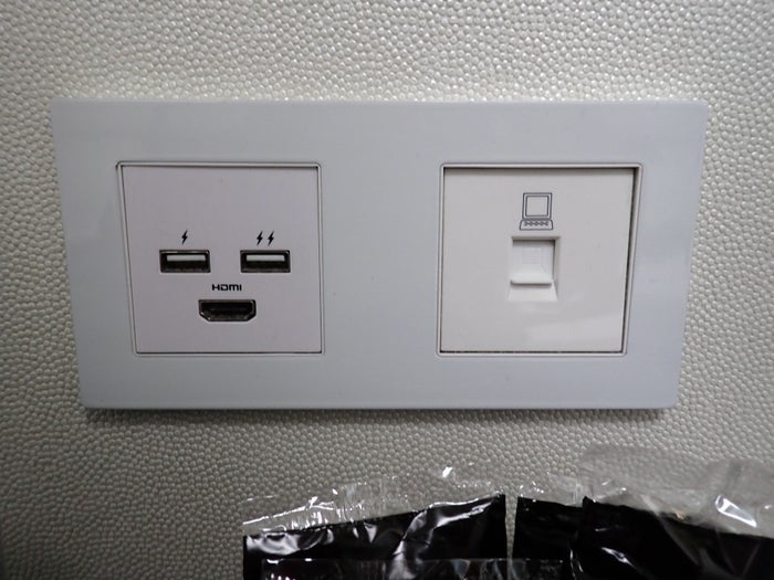 Le Mount Stephen USBs Ethernet Le Mount Stephen USBs Ethernet