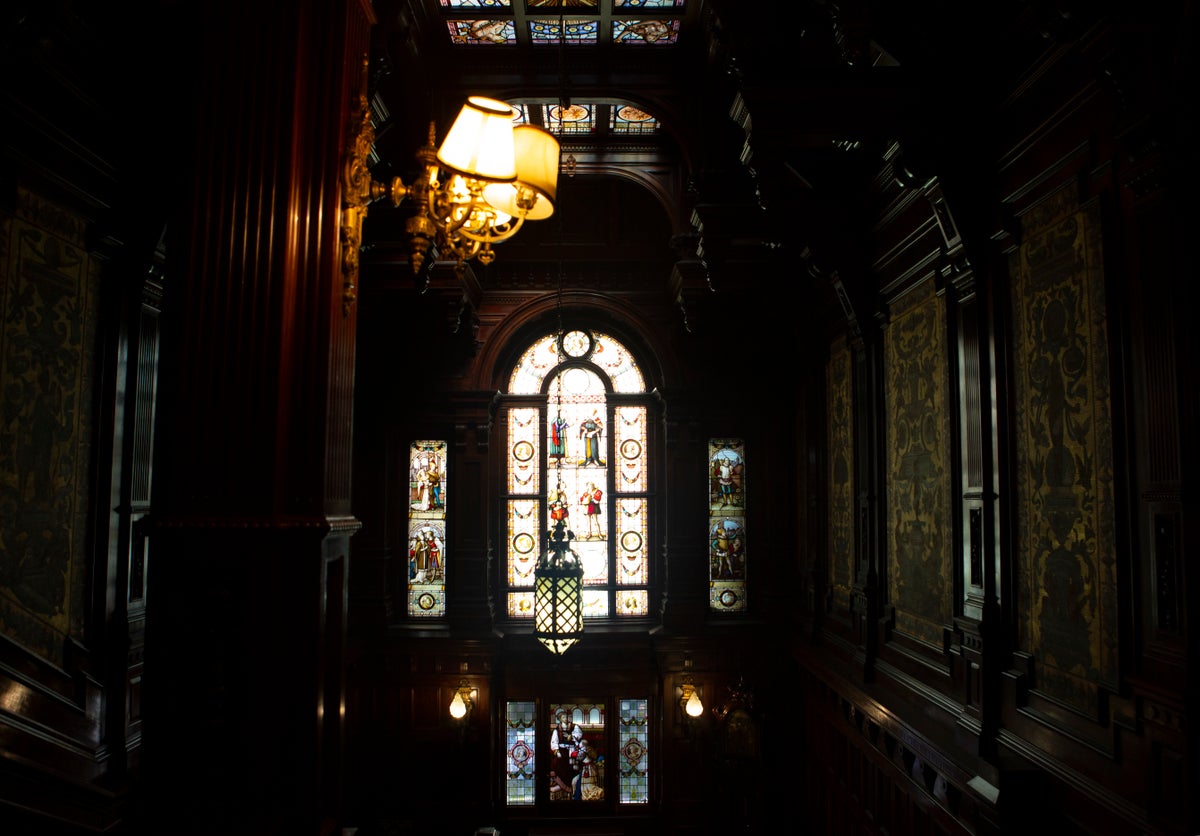 Le Mount Stephen stained glass stairwell