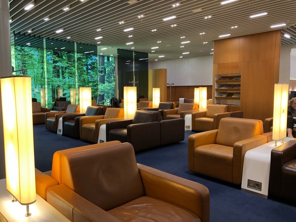 Lufthansa Senator Lounge LHR seating