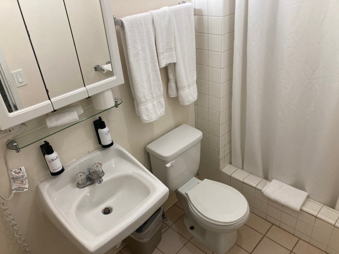 Pacific Marina Inn bathroom Pacific Marina Inn bathroom