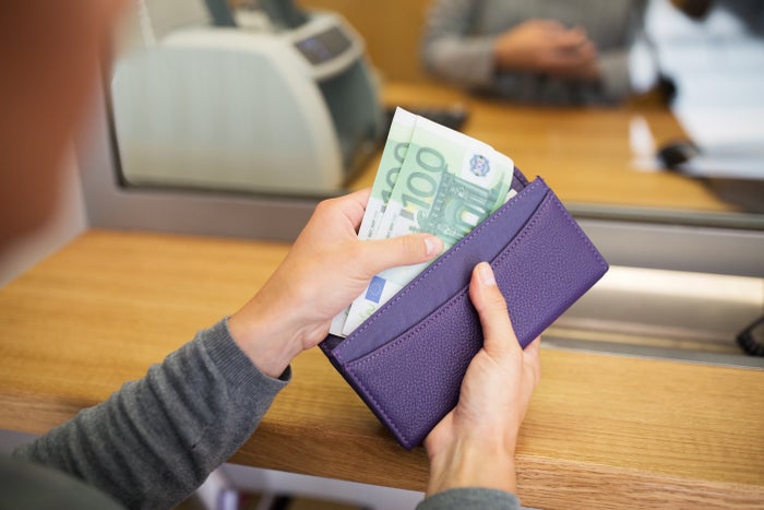 Best Places To Exchange Money [Best Rates, Fees, and Convenience]